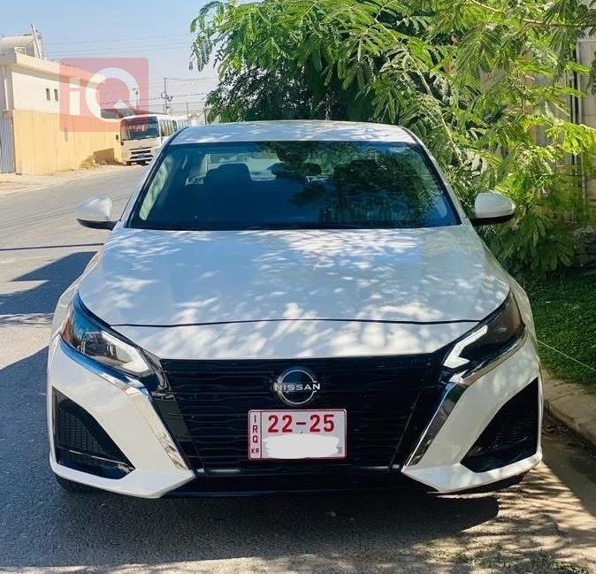 نيسان ألتيما